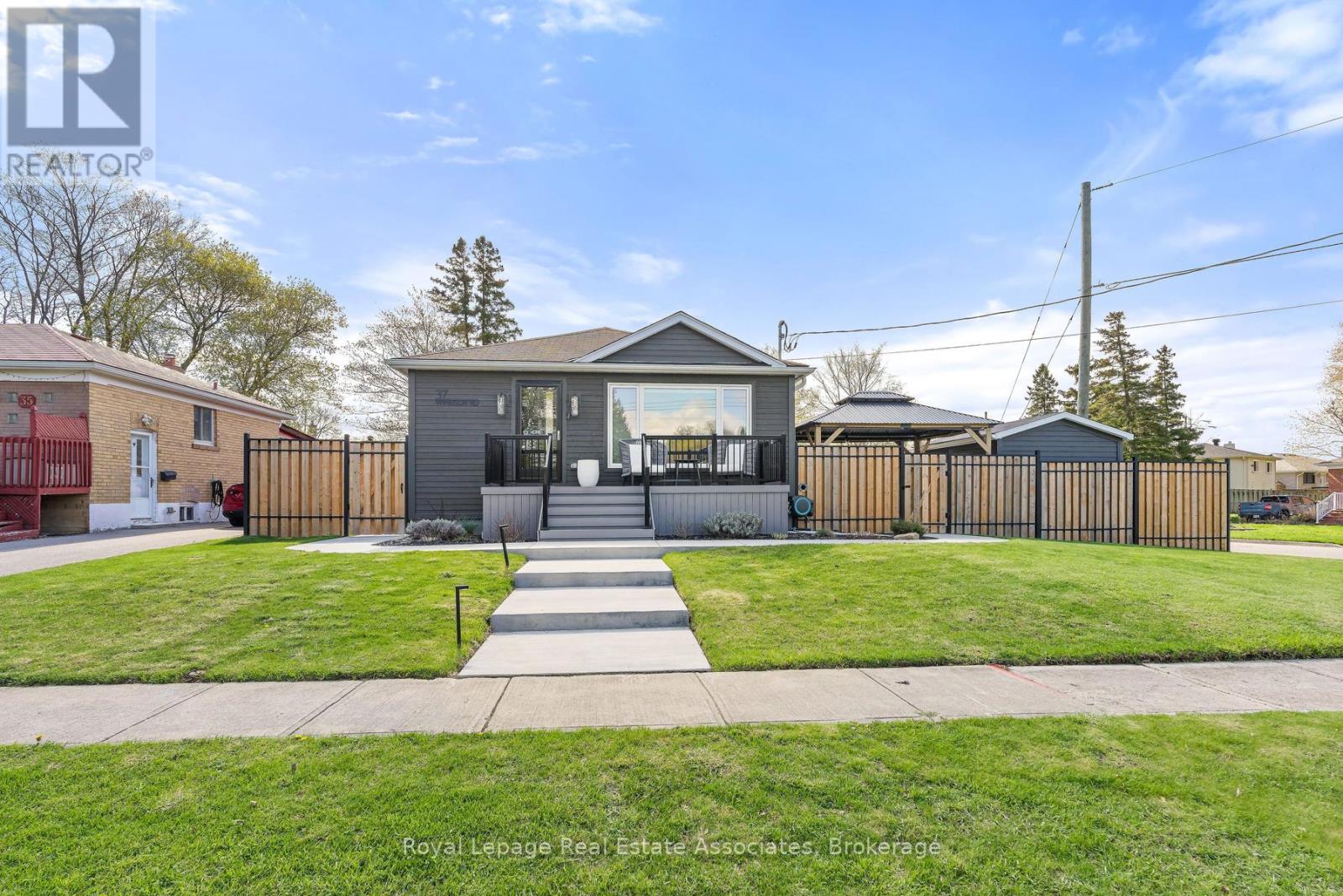 37 Windsor Road, Halton Hills, Ontario  L7G 1S8 - Photo 2 - W13223364