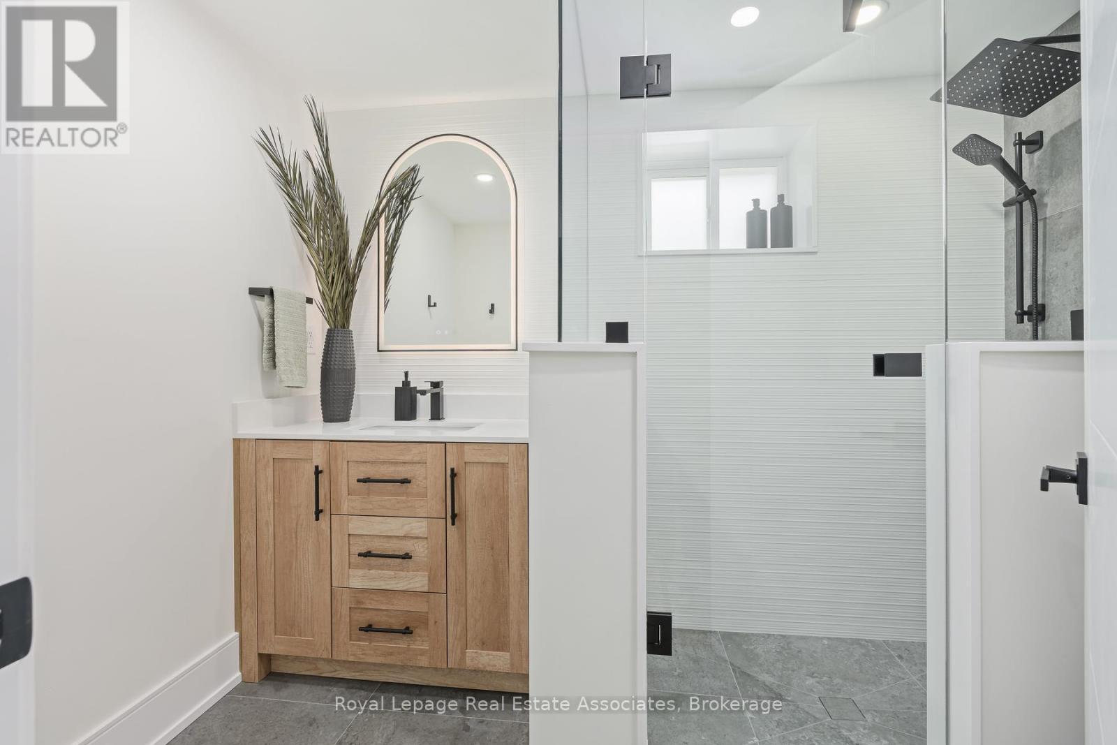 37 Windsor Road, Halton Hills, Ontario  L7G 1S8 - Photo 24 - W13223364