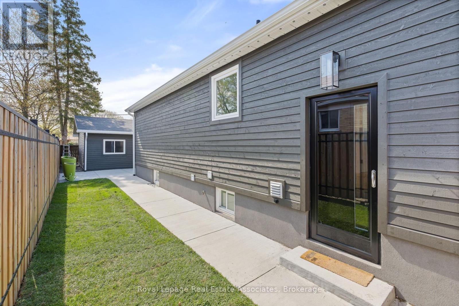 37 Windsor Road, Halton Hills, Ontario  L7G 1S8 - Photo 25 - W13223364