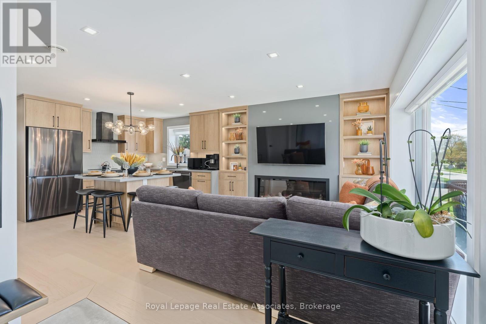 37 Windsor Road, Halton Hills, Ontario  L7G 1S8 - Photo 4 - W13223364