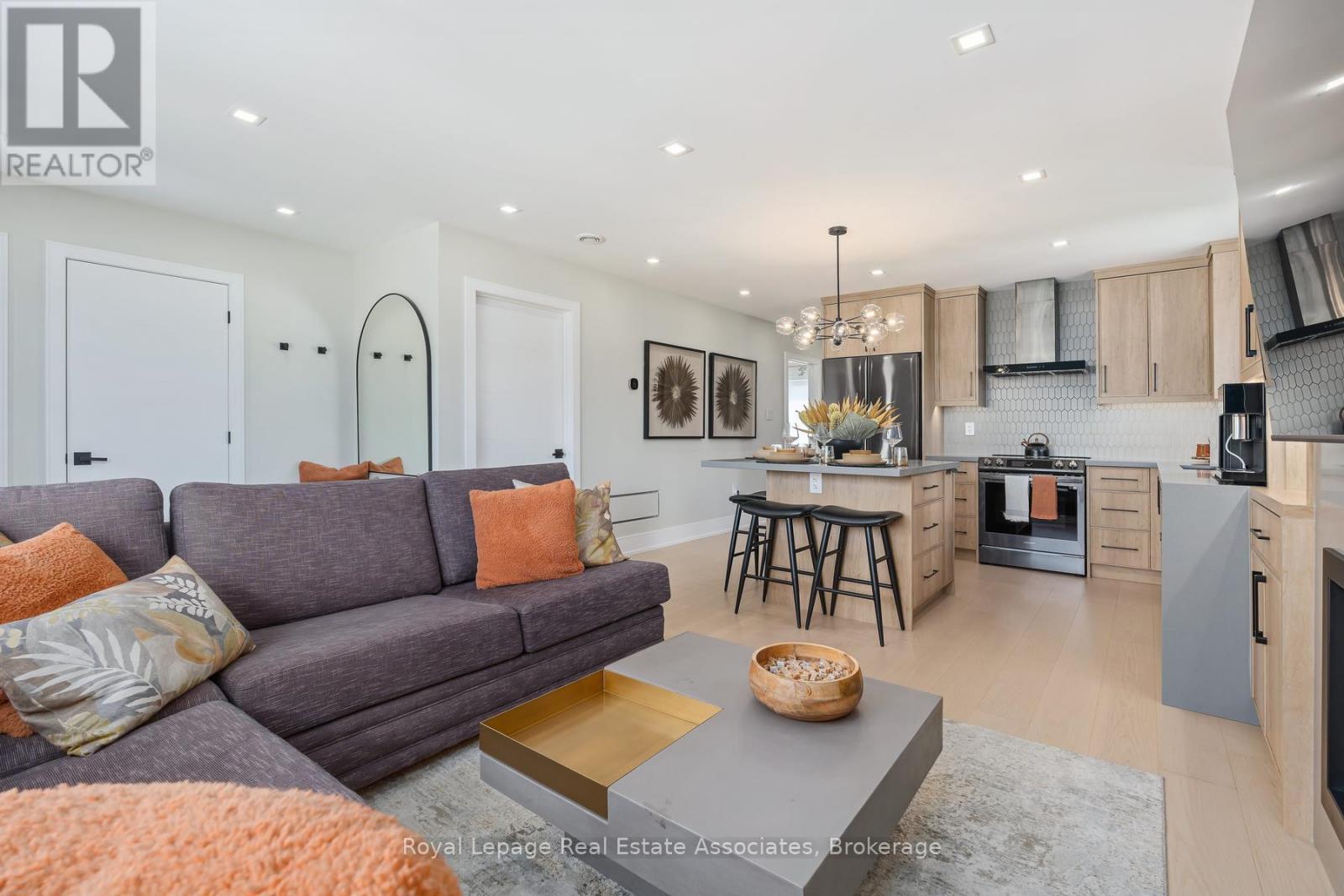 37 Windsor Road, Halton Hills, Ontario  L7G 1S8 - Photo 7 - W13223364