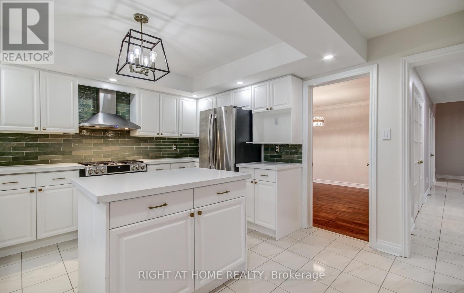 560 Chagall Court, Mississauga, Ontario  L5R 3A8 - Photo 15 - W13223374