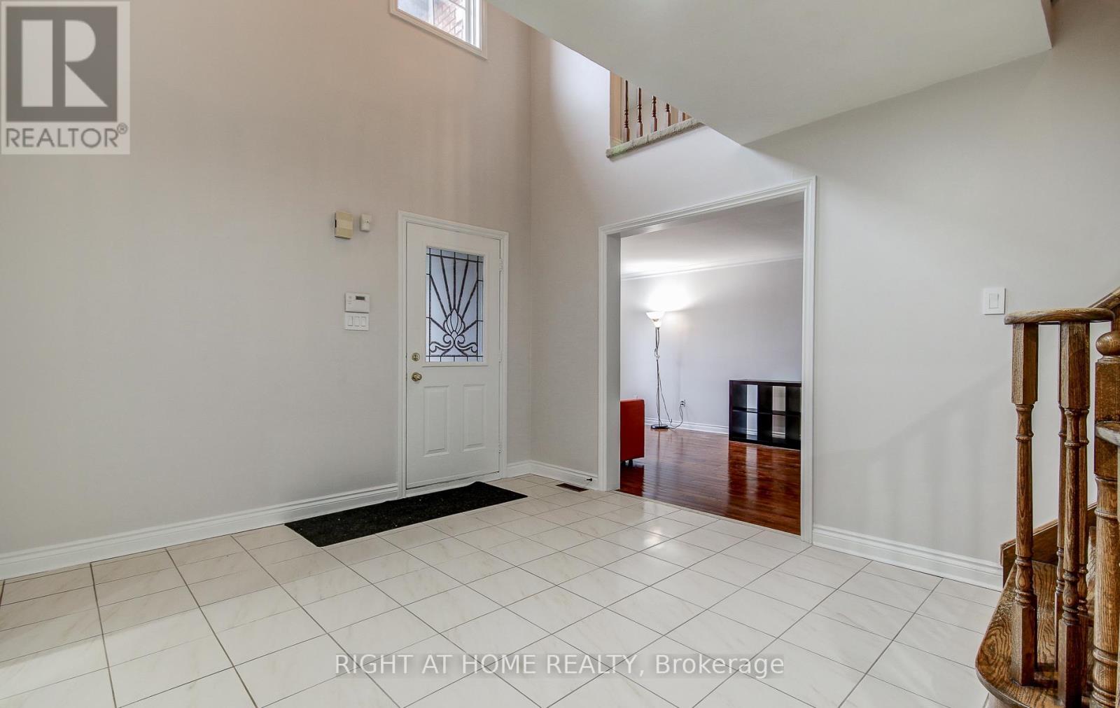 560 Chagall Court, Mississauga, Ontario  L5R 3A8 - Photo 6 - W13223374