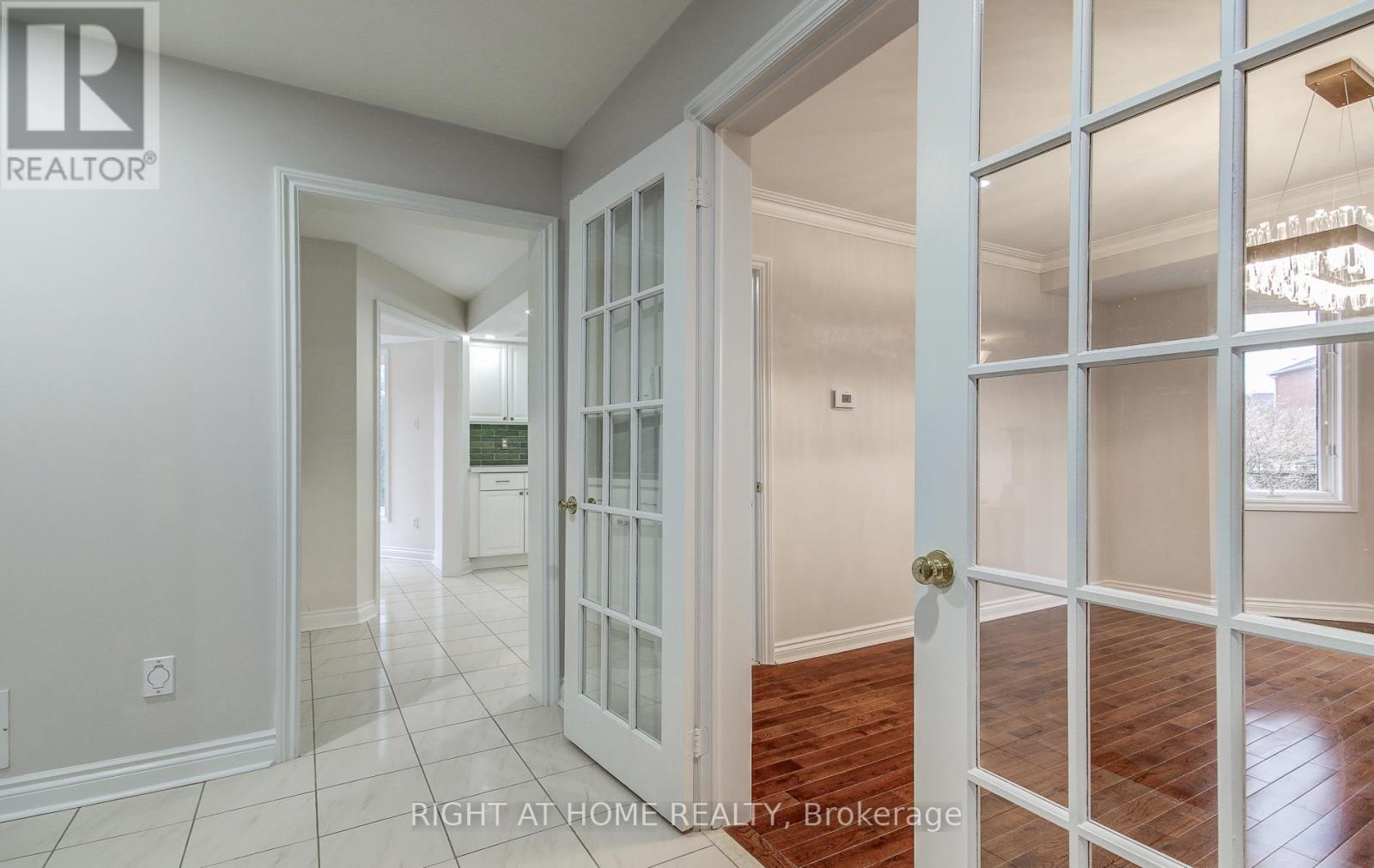 560 Chagall Court, Mississauga, Ontario  L5R 3A8 - Photo 8 - W13223374