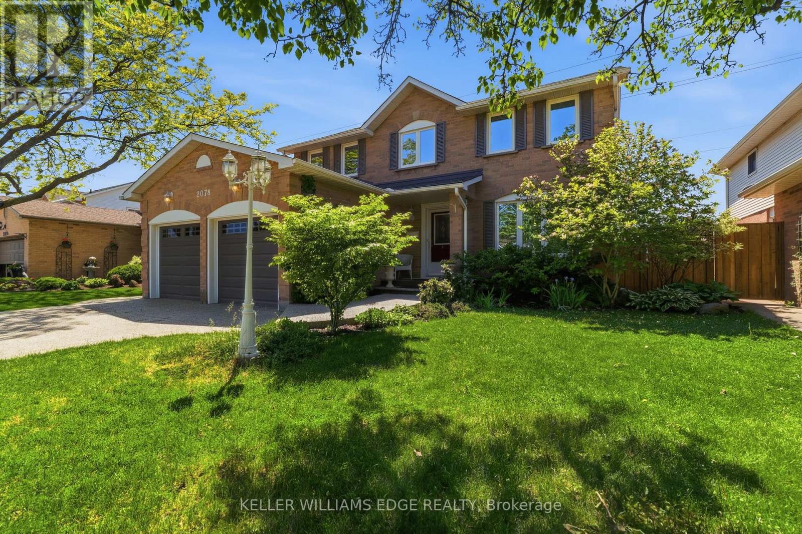 2078 Hunters Wood Drive, Burlington, Ontario  L7M 2T2 - Photo 2 - W13223396