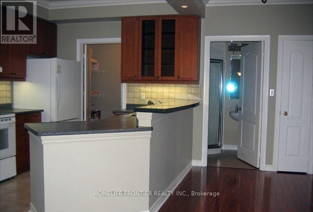 402 - 3351 Cawthra Road, Mississauga, Ontario  L5A 4N5 - Photo 1 - W13223410