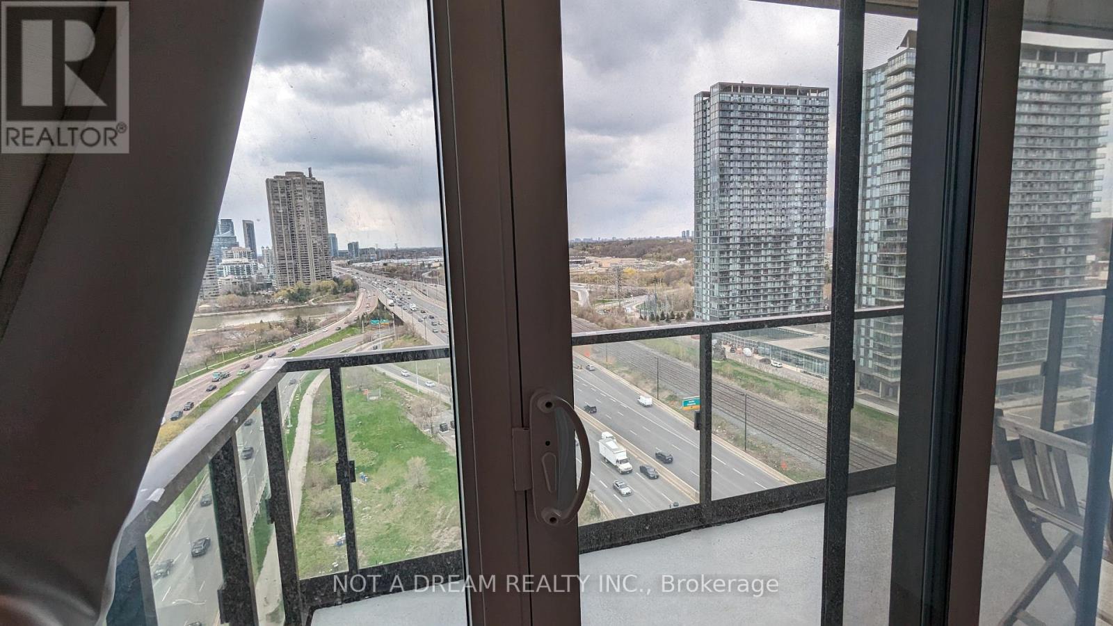 1911 - 1928 Lakeshore Boulevard W, Toronto, Ontario  M6S 0B1 - Photo 25 - W13223414
