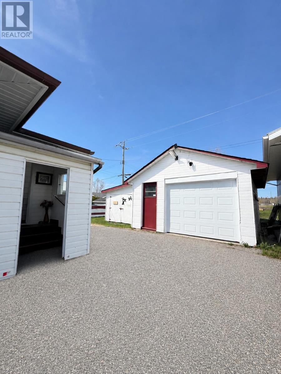 114 Nishnabe Miikena, Longlac, Ontario  P0T 2A0 - Photo 4 - TB2601290