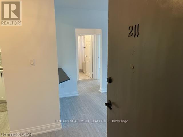 211 - 37 Mericourt Road, Hamilton, Ontario  L8S 2N5 - Photo 2 - X13223192