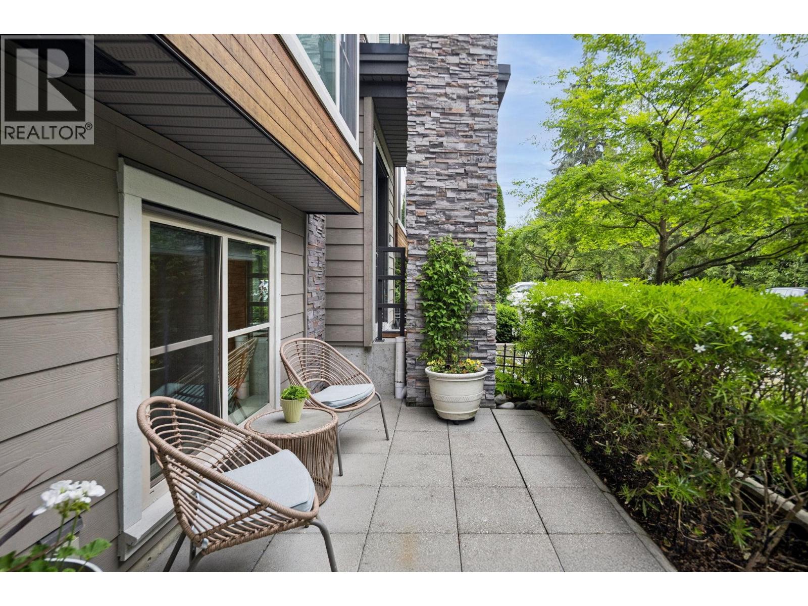 2 3025 Baird Road, North Vancouver, British Columbia  V7K 2G5 - Photo 3 - R3130210