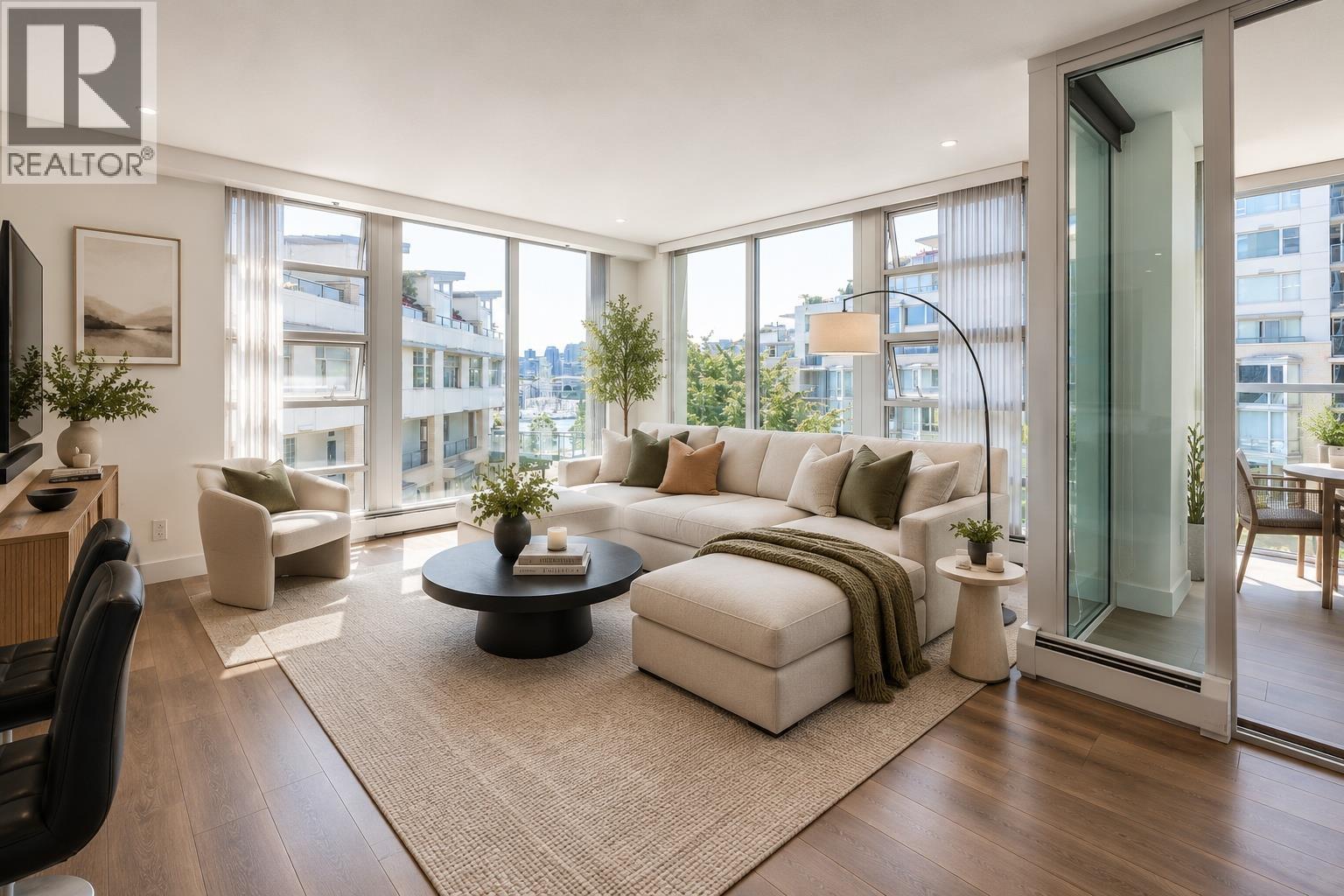 501 1228 MARINASIDE CRESCENT, Vancouver, British Columbia