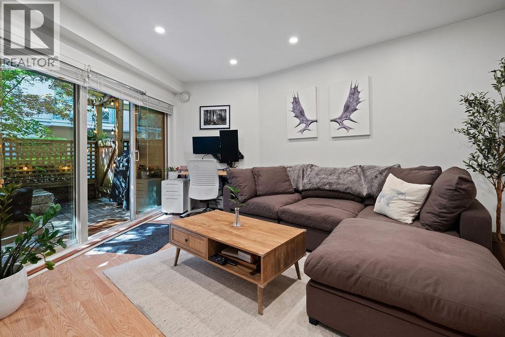C2 332 Lonsdale Avenue, North Vancouver, British Columbia  V7M 3M5 - Photo 2 - R3130268