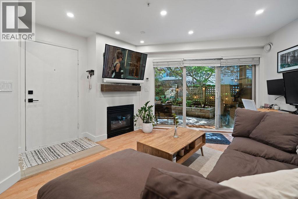 C2 332 Lonsdale Avenue, North Vancouver, British Columbia  V7M 3M5 - Photo 3 - R3130268