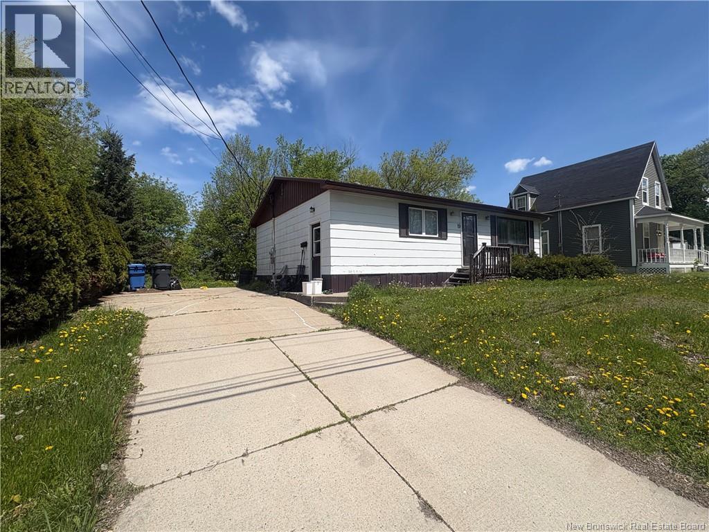 19 John Street, Miramichi, New Brunswick  E1N 2X2 - Photo 3 - NB140799