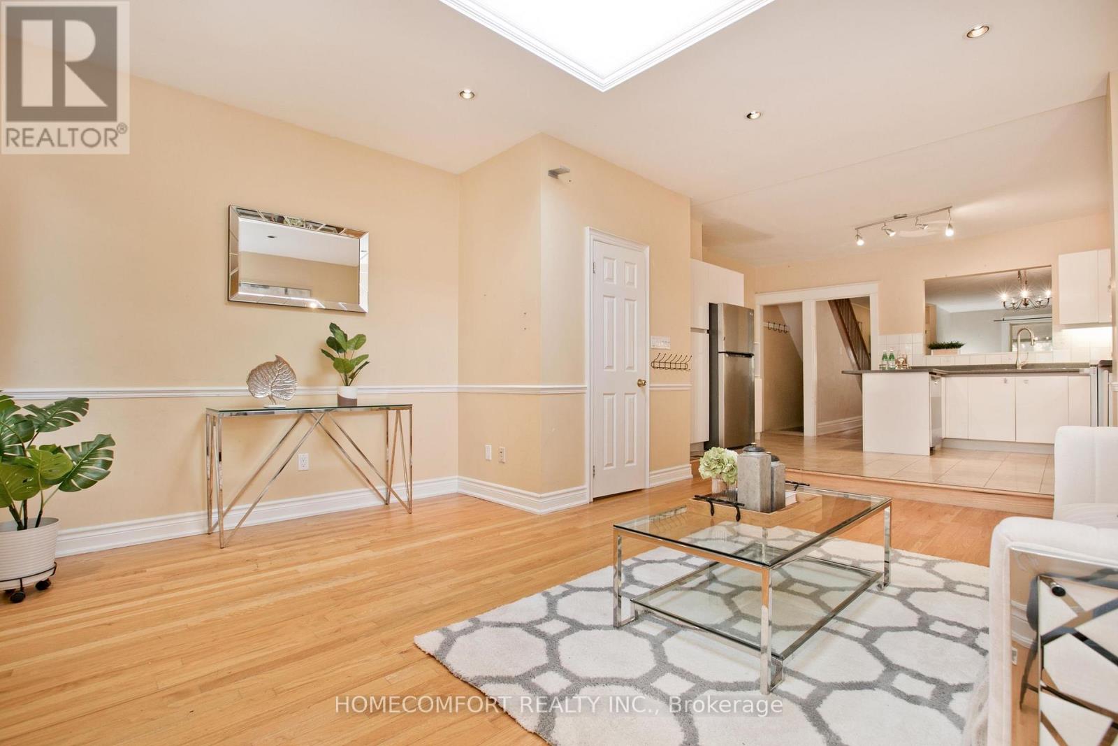 62 Keystone Avenue, Toronto, Ontario  M4C 1H4 - Photo 4 - E13223430