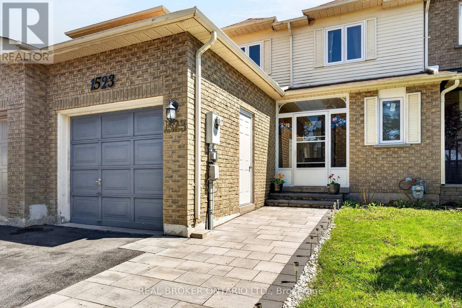 1523 Bentley Lane, Pickering, Ontario  L1X 2M6 - Photo 2 - E13223480