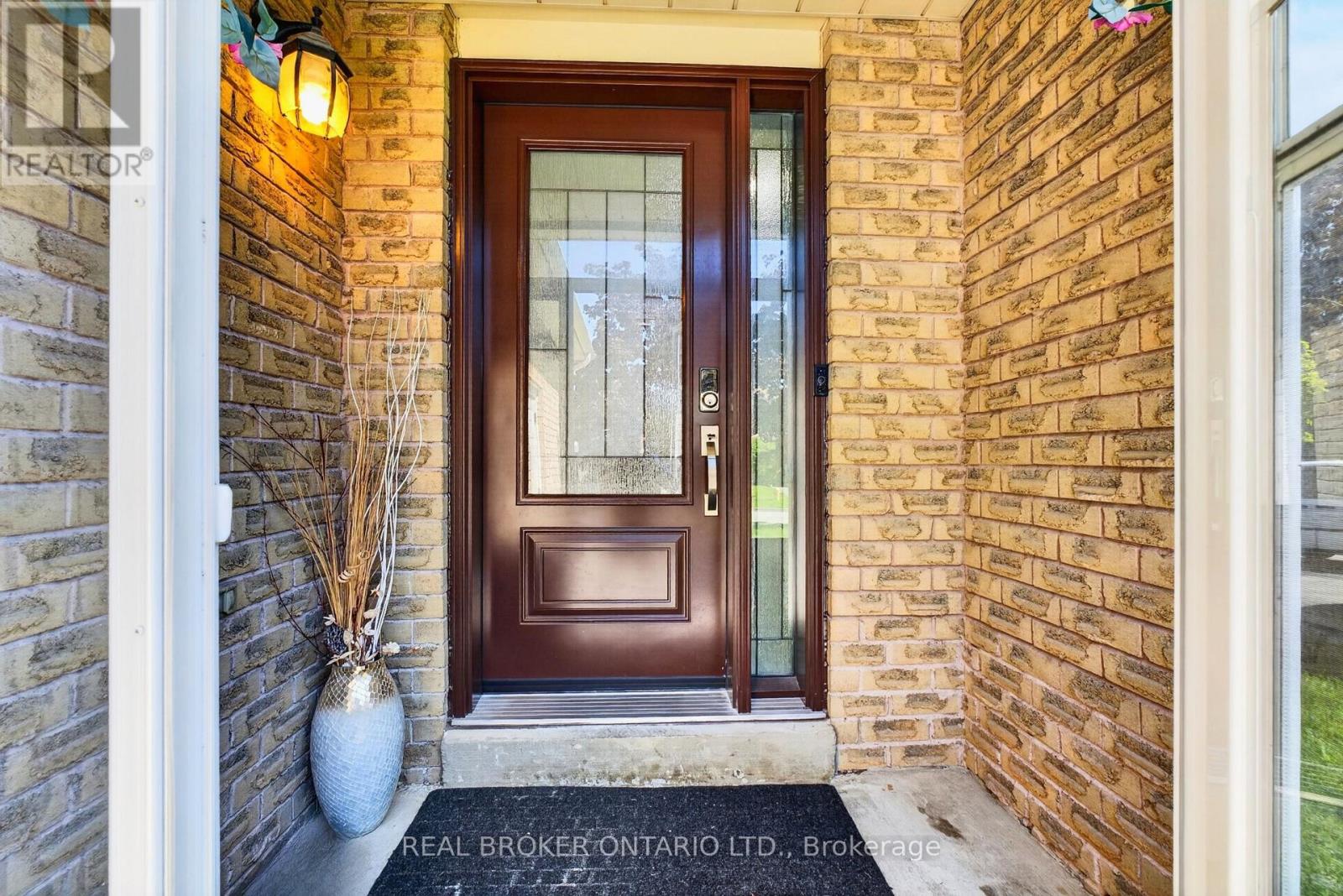 1523 Bentley Lane, Pickering, Ontario  L1X 2M6 - Photo 5 - E13223480