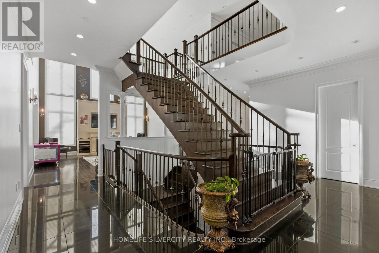 492 Rougemount Drive, Pickering, Ontario  L1W 2B9 - Photo 4 - E13223498