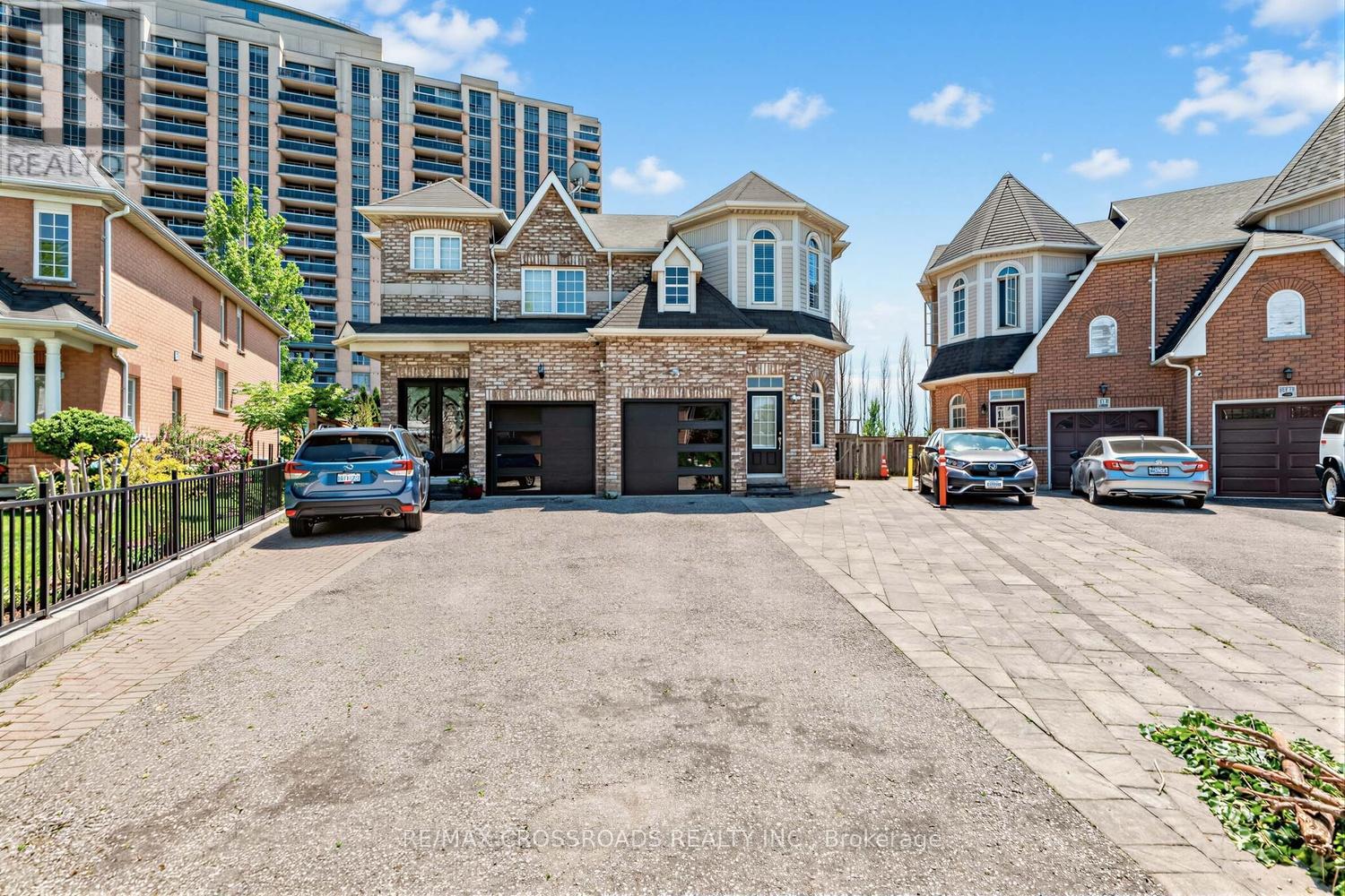47b Carrera Boulevard, Toronto, Ontario  M1P 5C4 - Photo 2 - E13223548