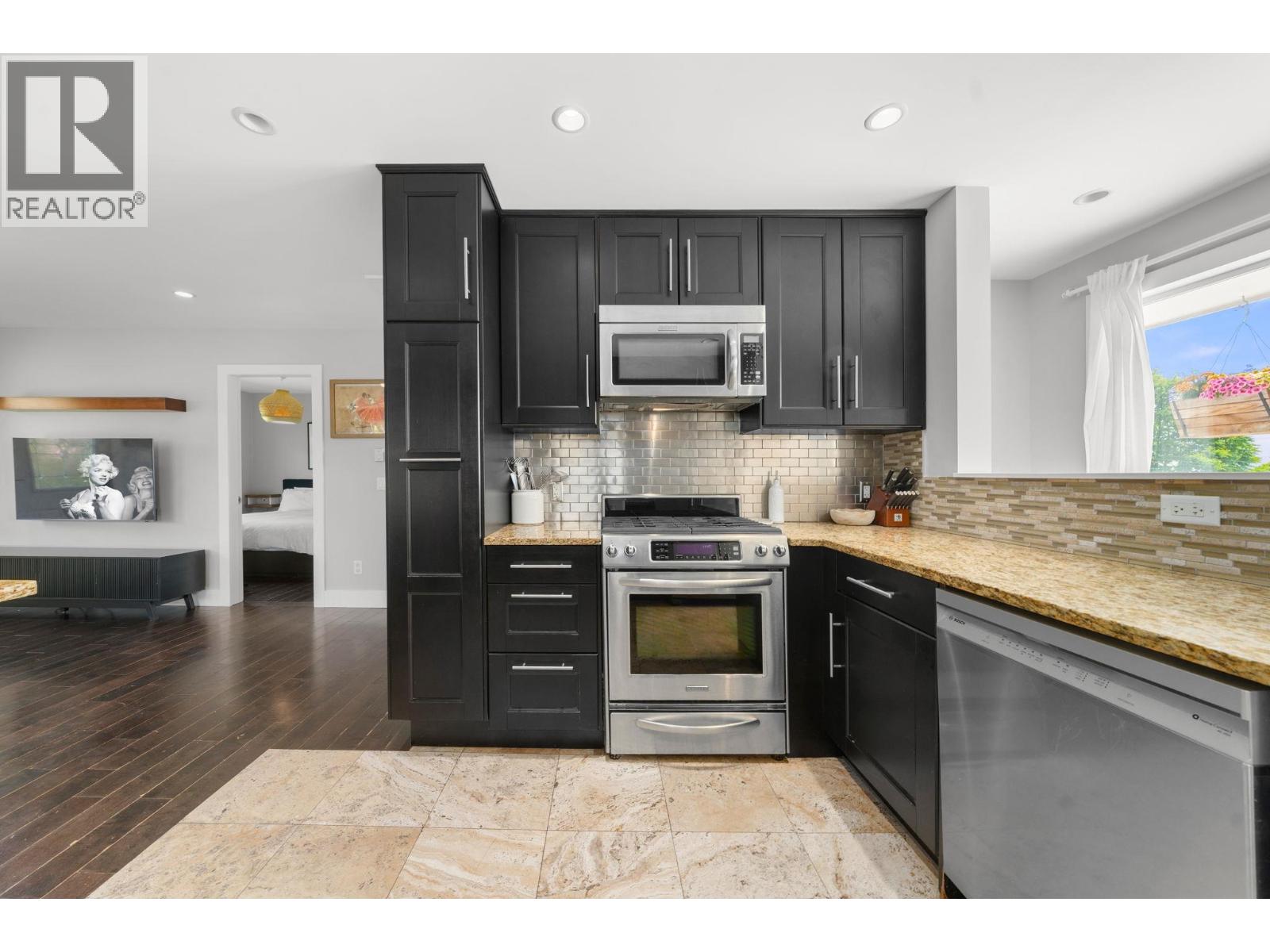 803 Calverhall Street, North Vancouver, British Columbia  V7L 1X8 - Photo 11 - R3130205