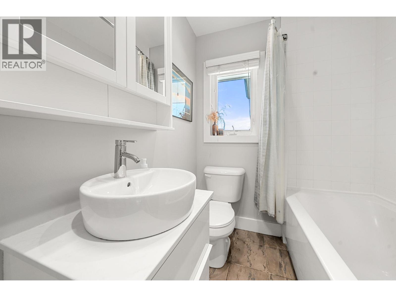 803 Calverhall Street, North Vancouver, British Columbia  V7L 1X8 - Photo 14 - R3130205