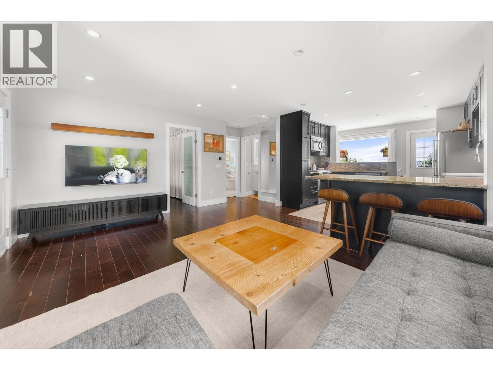 803 Calverhall Street, North Vancouver, British Columbia  V7L 1X8 - Photo 5 - R3130205