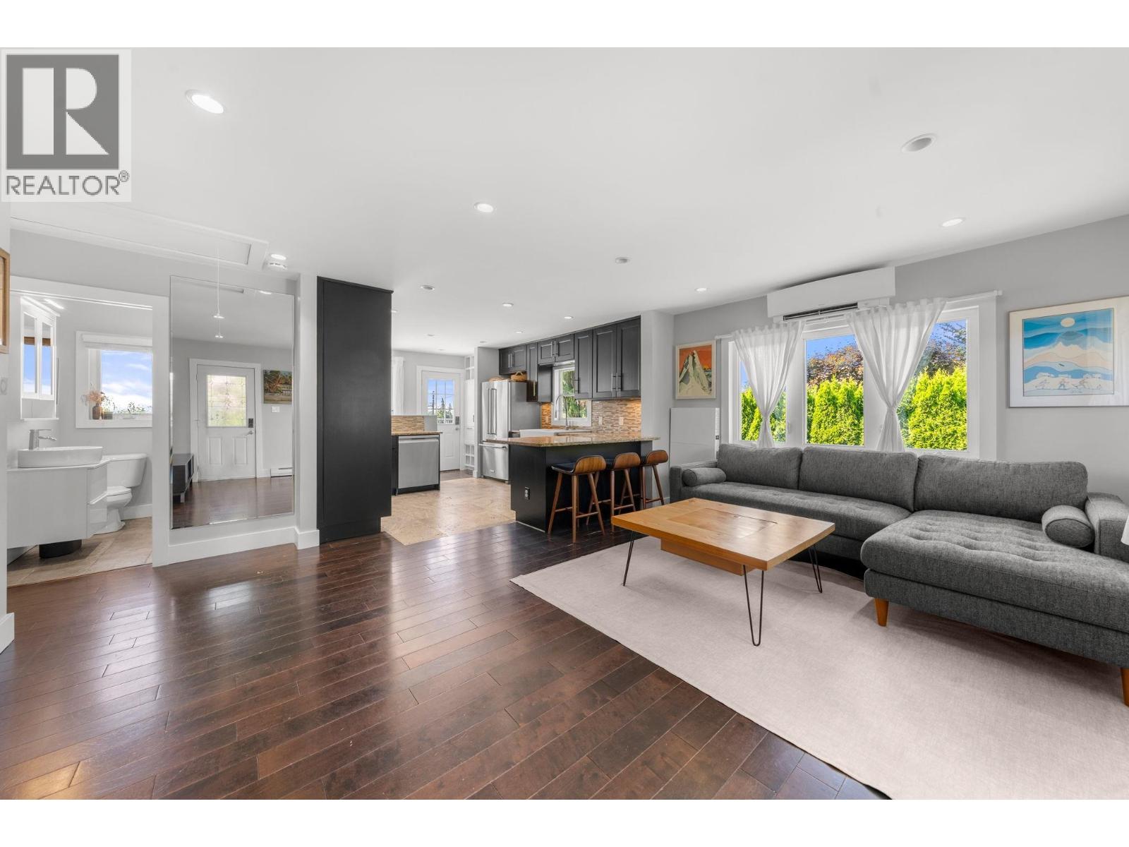 803 Calverhall Street, North Vancouver, British Columbia  V7L 1X8 - Photo 6 - R3130205