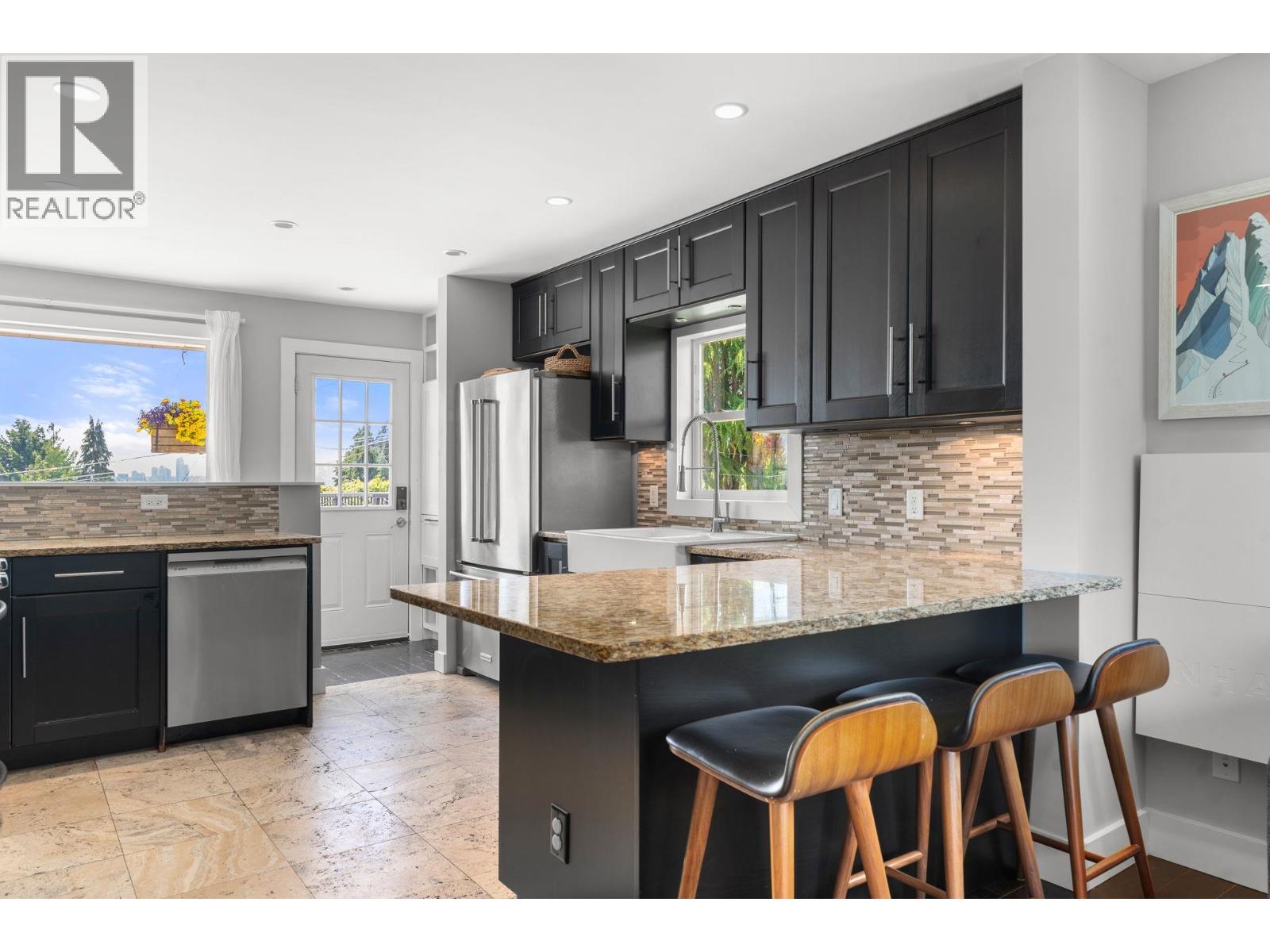 803 Calverhall Street, North Vancouver, British Columbia  V7L 1X8 - Photo 7 - R3130205