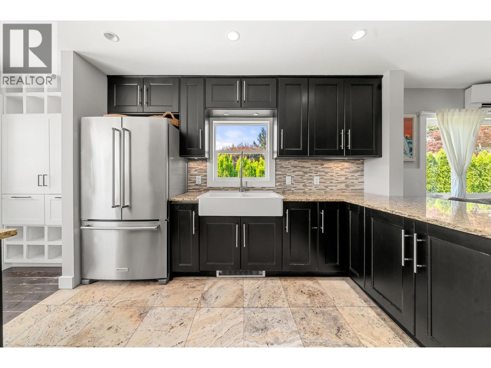 803 Calverhall Street, North Vancouver, British Columbia  V7L 1X8 - Photo 8 - R3130205