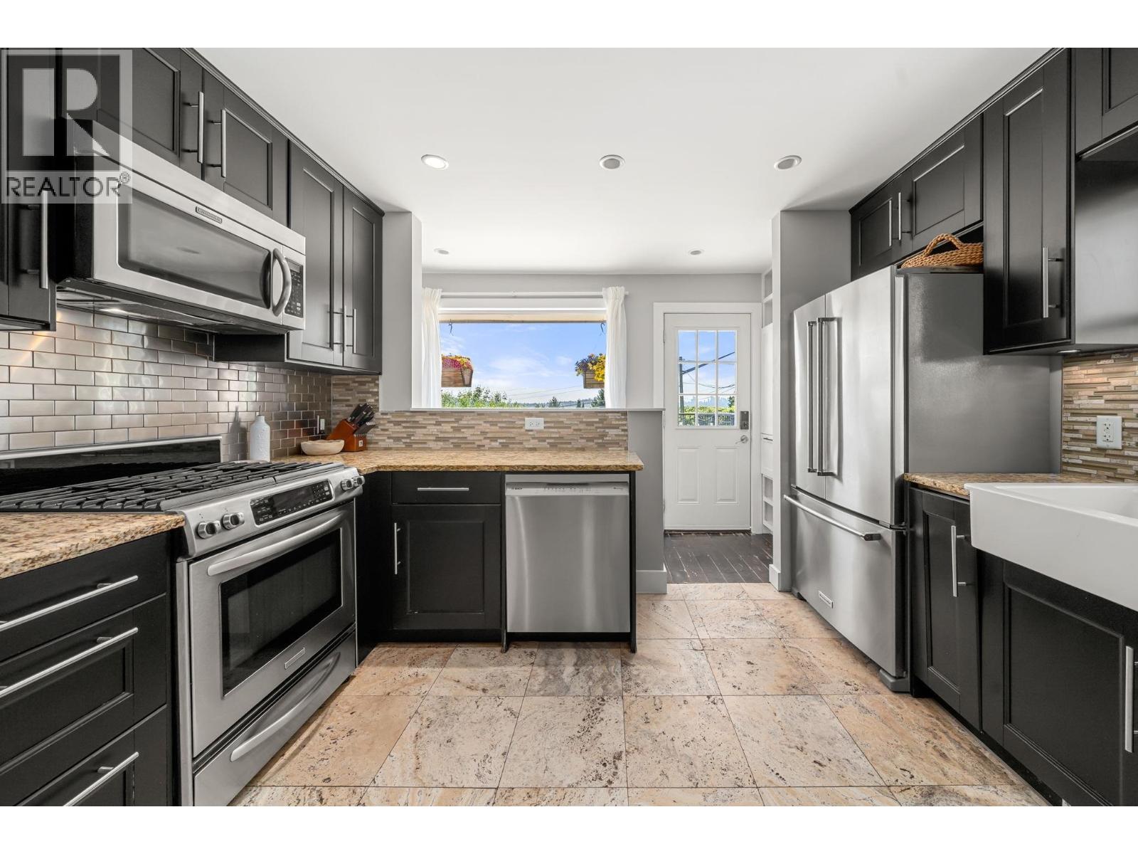 803 Calverhall Street, North Vancouver, British Columbia  V7L 1X8 - Photo 9 - R3130205