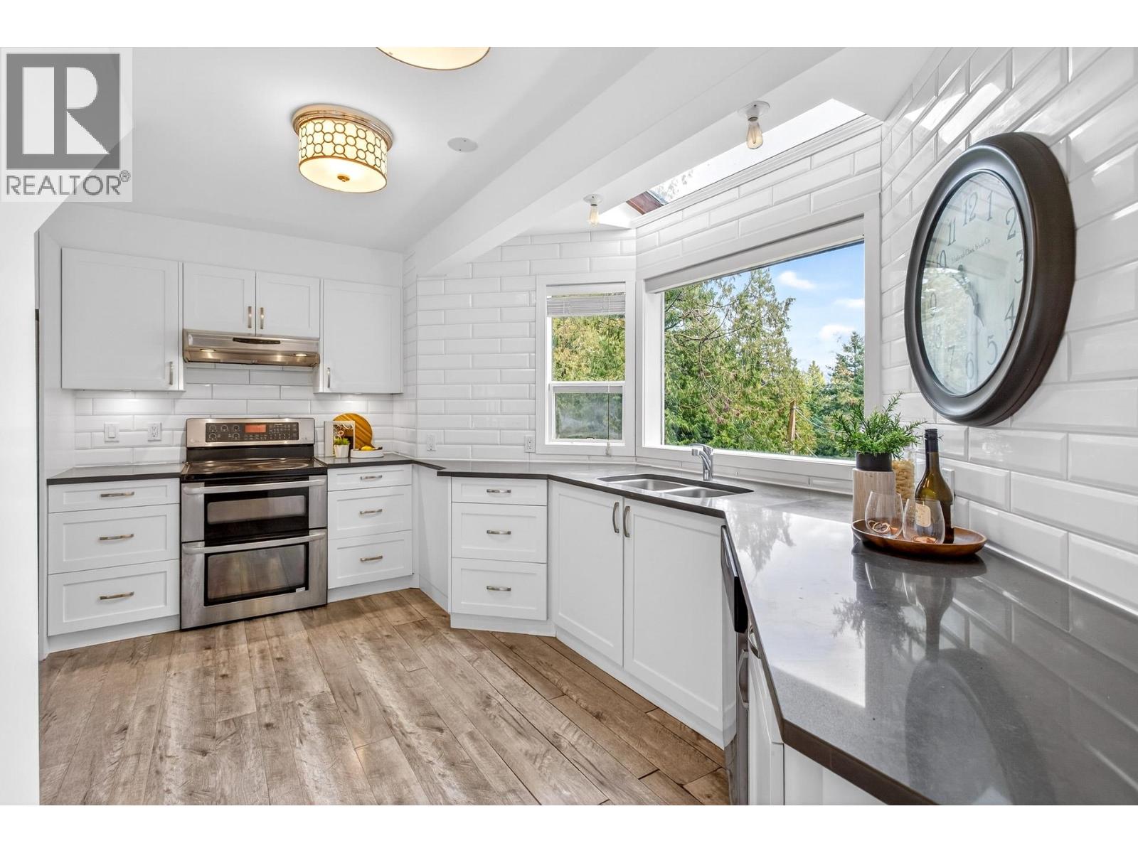 1255 Deer Walk, Bowen Island, British Columbia  V0N 1G1 - Photo 11 - R3130228