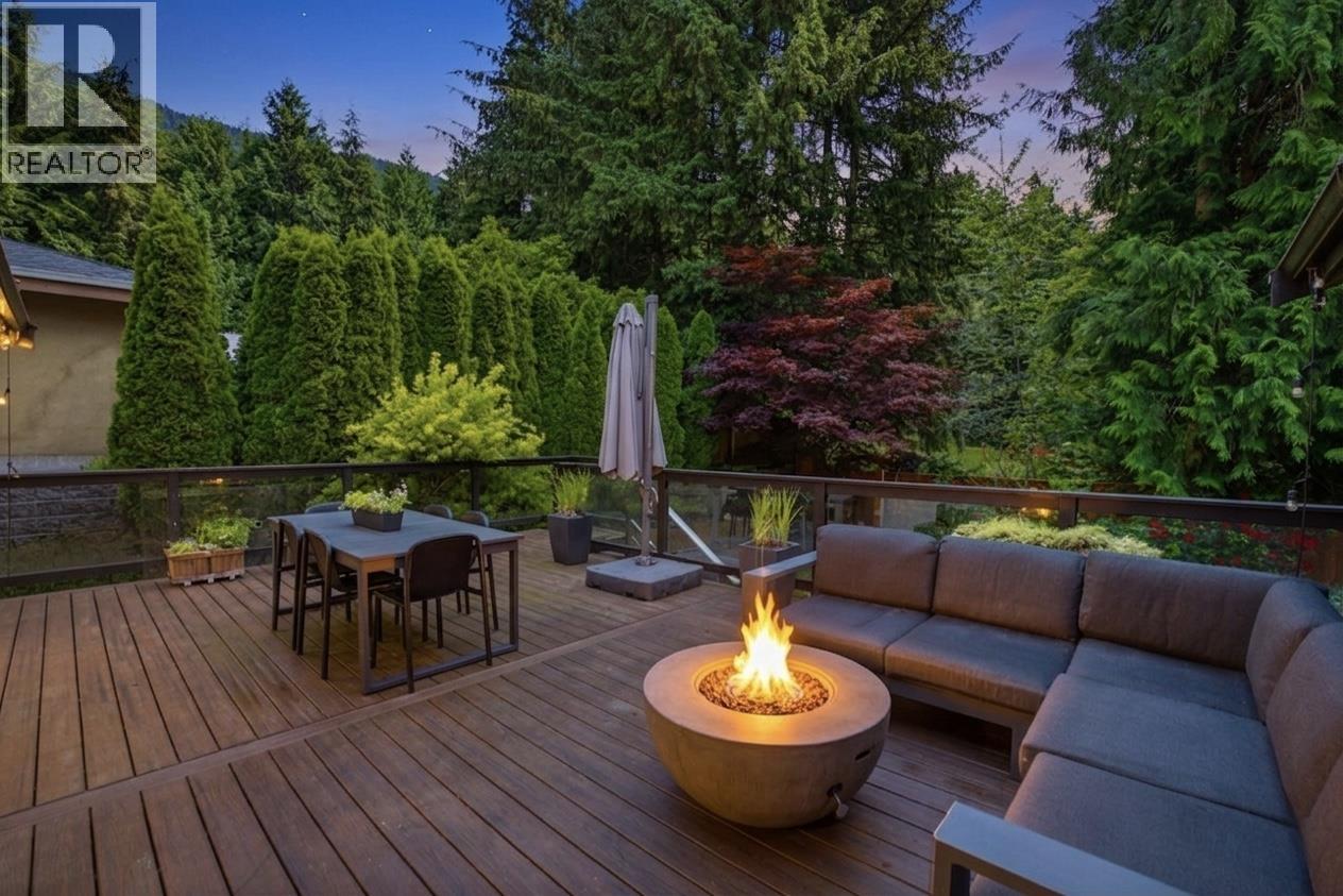 5222 Sarita Avenue, North Vancouver, British Columbia  V7R 3M9 - Photo 10 - R3130263
