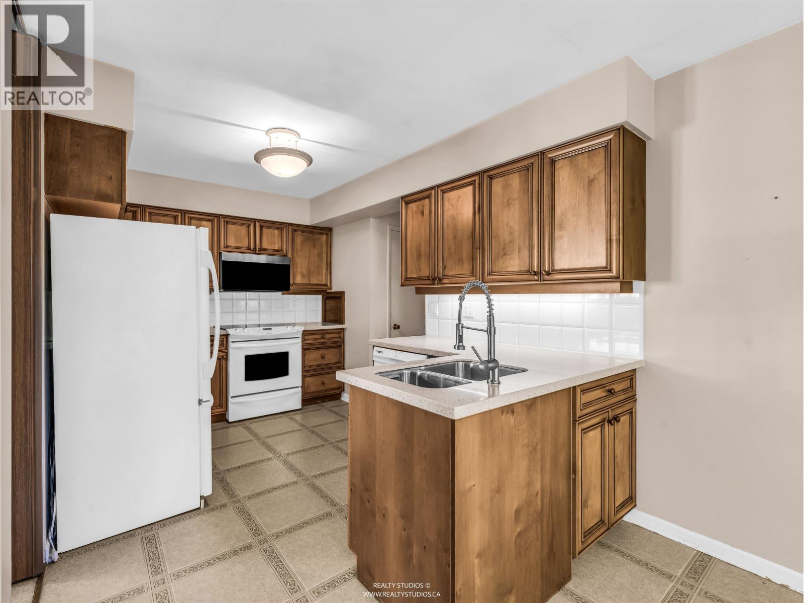 1110 Lodge Road, North Vancouver, British Columbia  V7R 1W8 - Photo 11 - R3130277