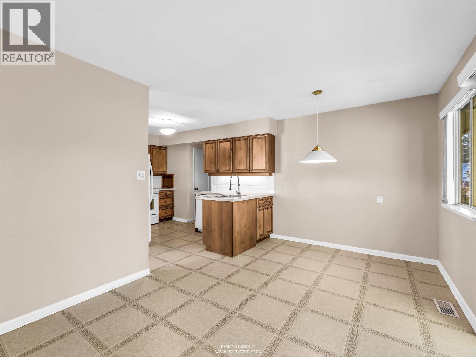 1110 Lodge Road, North Vancouver, British Columbia  V7R 1W8 - Photo 15 - R3130277
