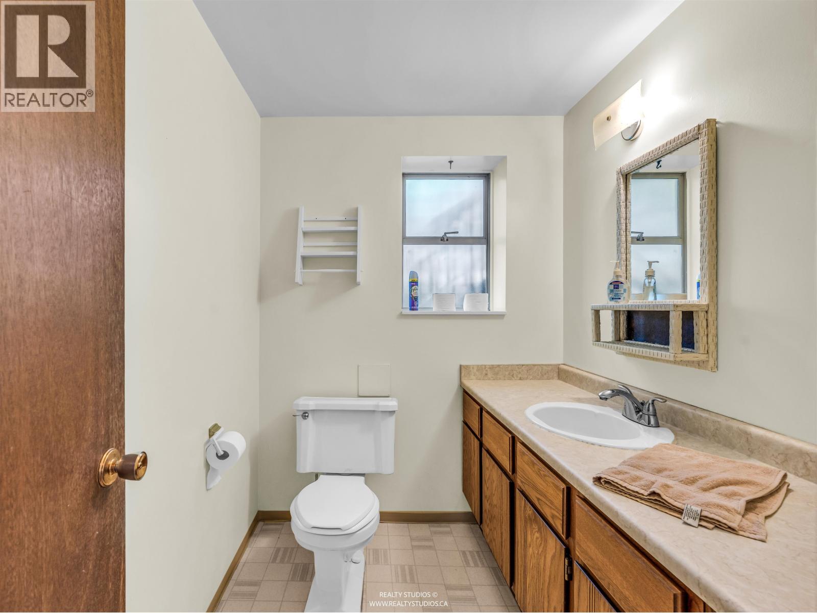 1110 Lodge Road, North Vancouver, British Columbia  V7R 1W8 - Photo 36 - R3130277