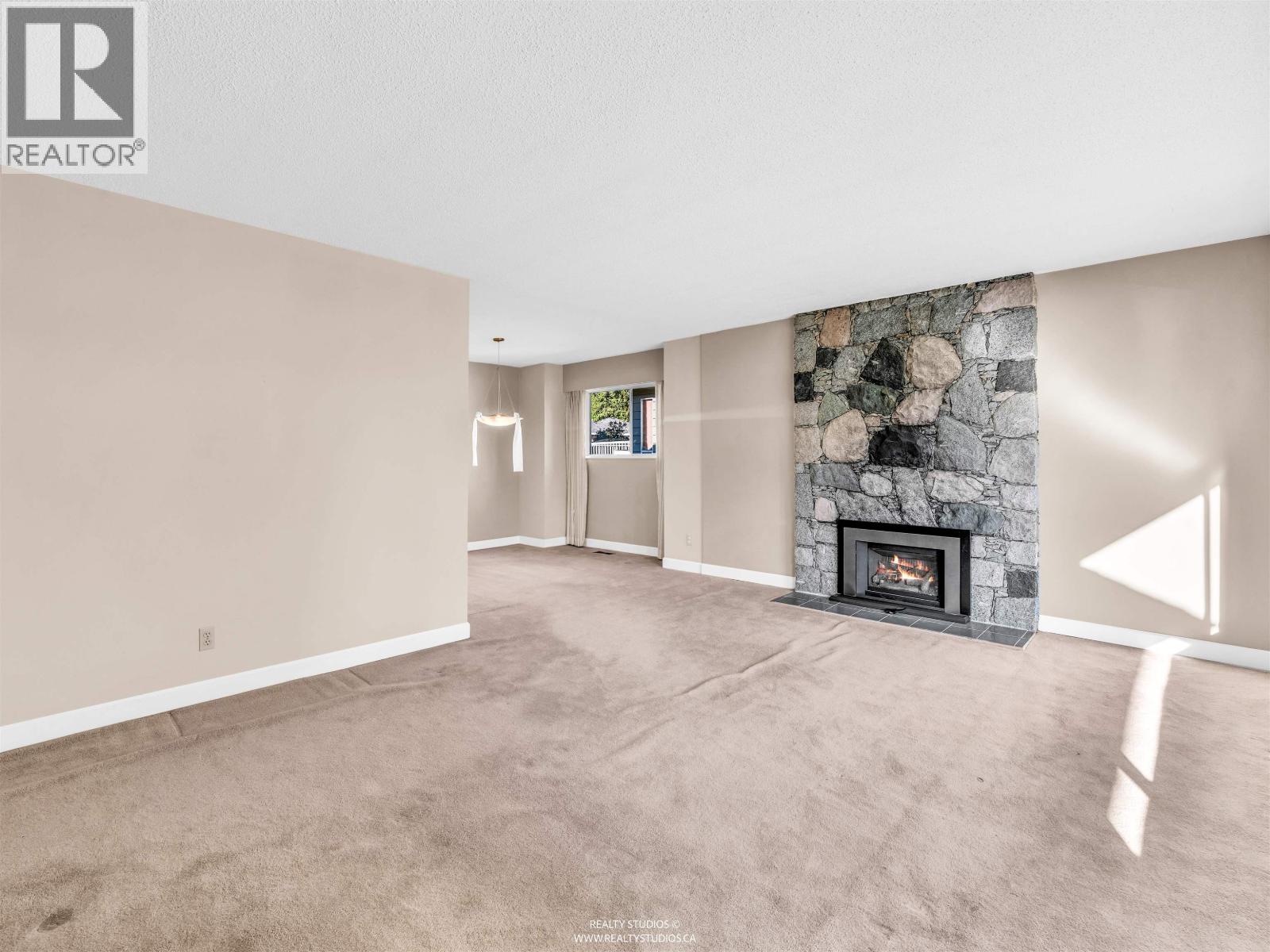 1110 Lodge Road, North Vancouver, British Columbia  V7R 1W8 - Photo 7 - R3130277