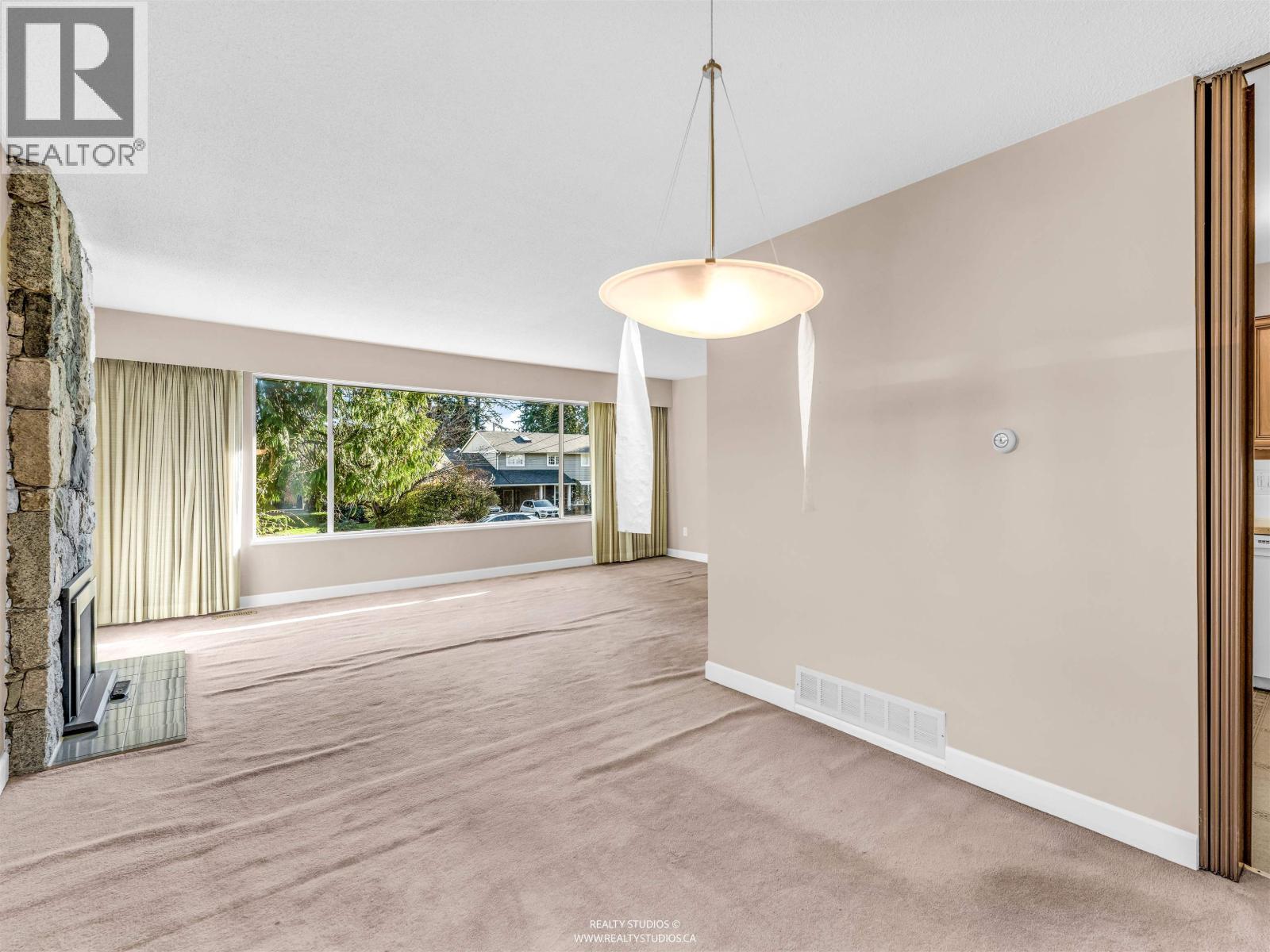 1110 Lodge Road, North Vancouver, British Columbia  V7R 1W8 - Photo 9 - R3130277