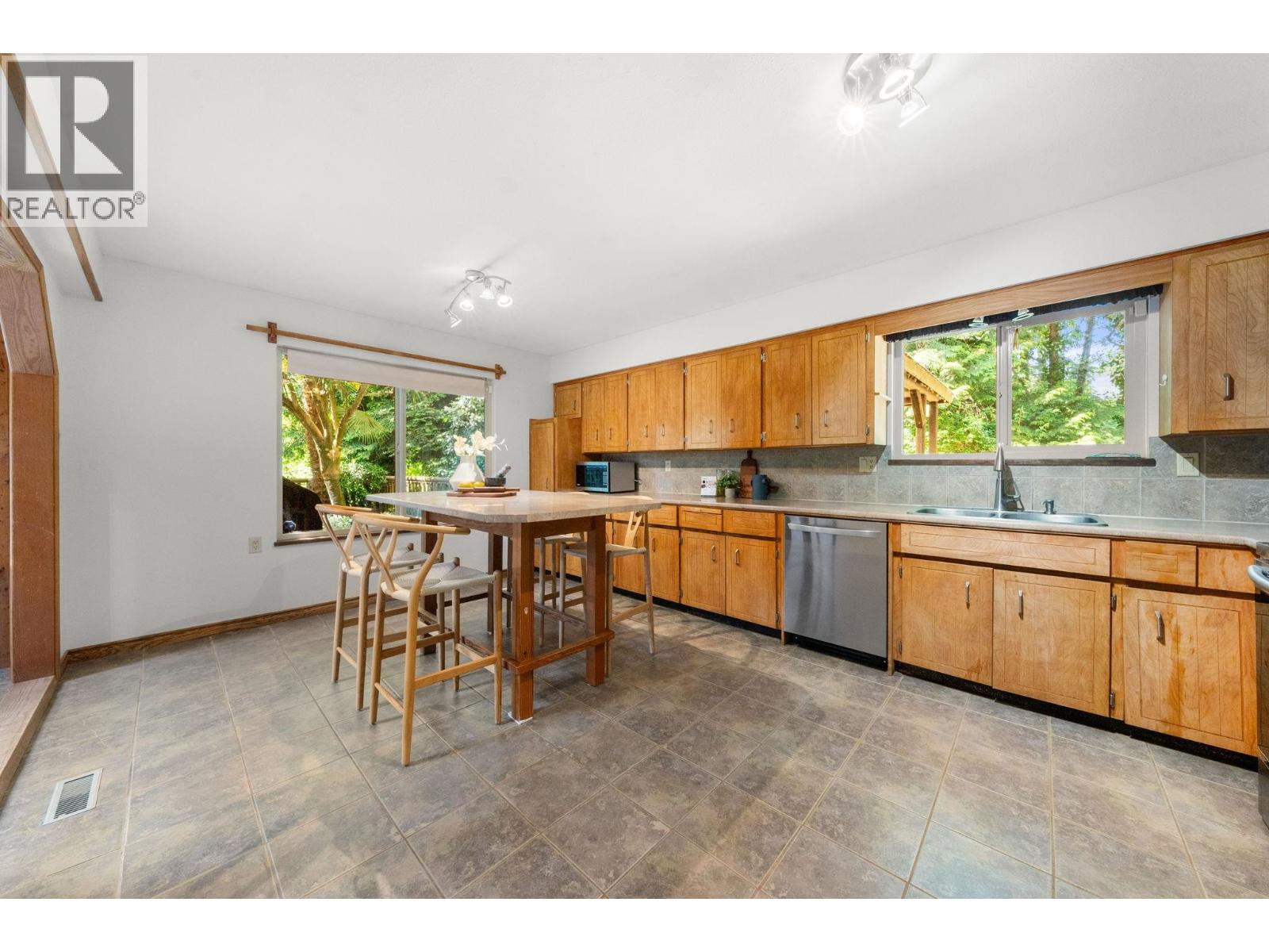 2297 Bowser Avenue, North Vancouver, British Columbia  V7P 2Z1 - Photo 10 - R3130283