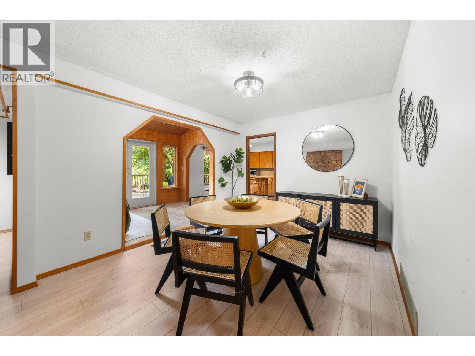 2297 Bowser Avenue, North Vancouver, British Columbia  V7P 2Z1 - Photo 12 - R3130283