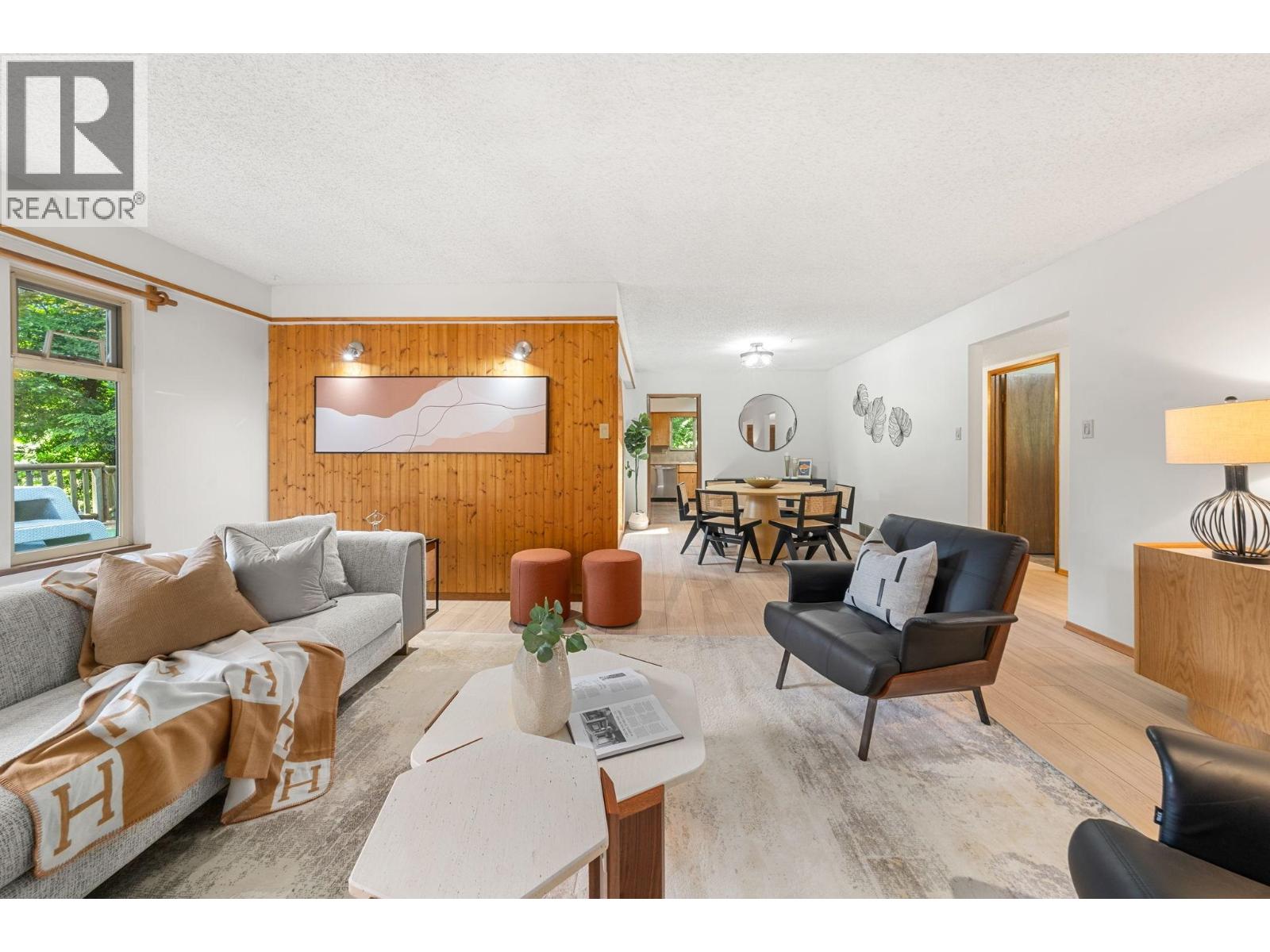 2297 Bowser Avenue, North Vancouver, British Columbia  V7P 2Z1 - Photo 2 - R3130283