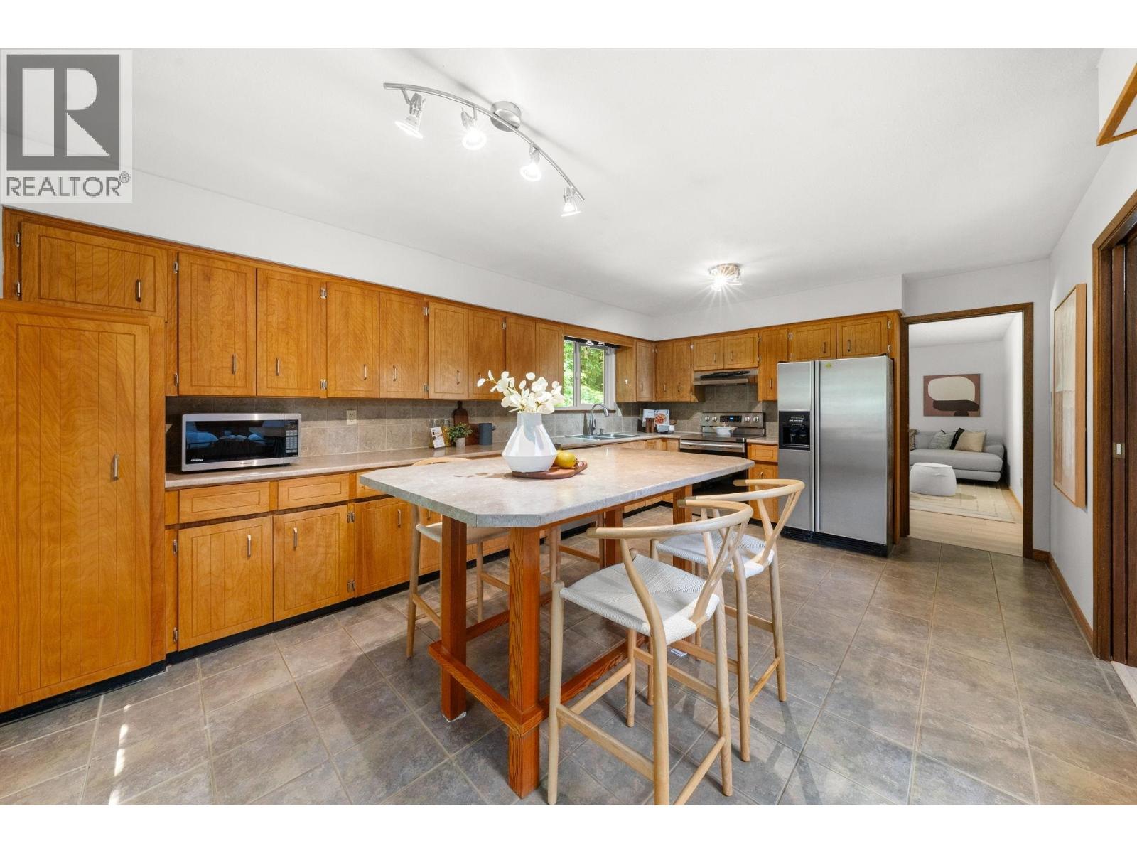 2297 Bowser Avenue, North Vancouver, British Columbia  V7P 2Z1 - Photo 9 - R3130283