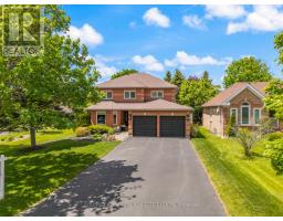 896 BOSWORTH COURT, Newmarket, Ontario