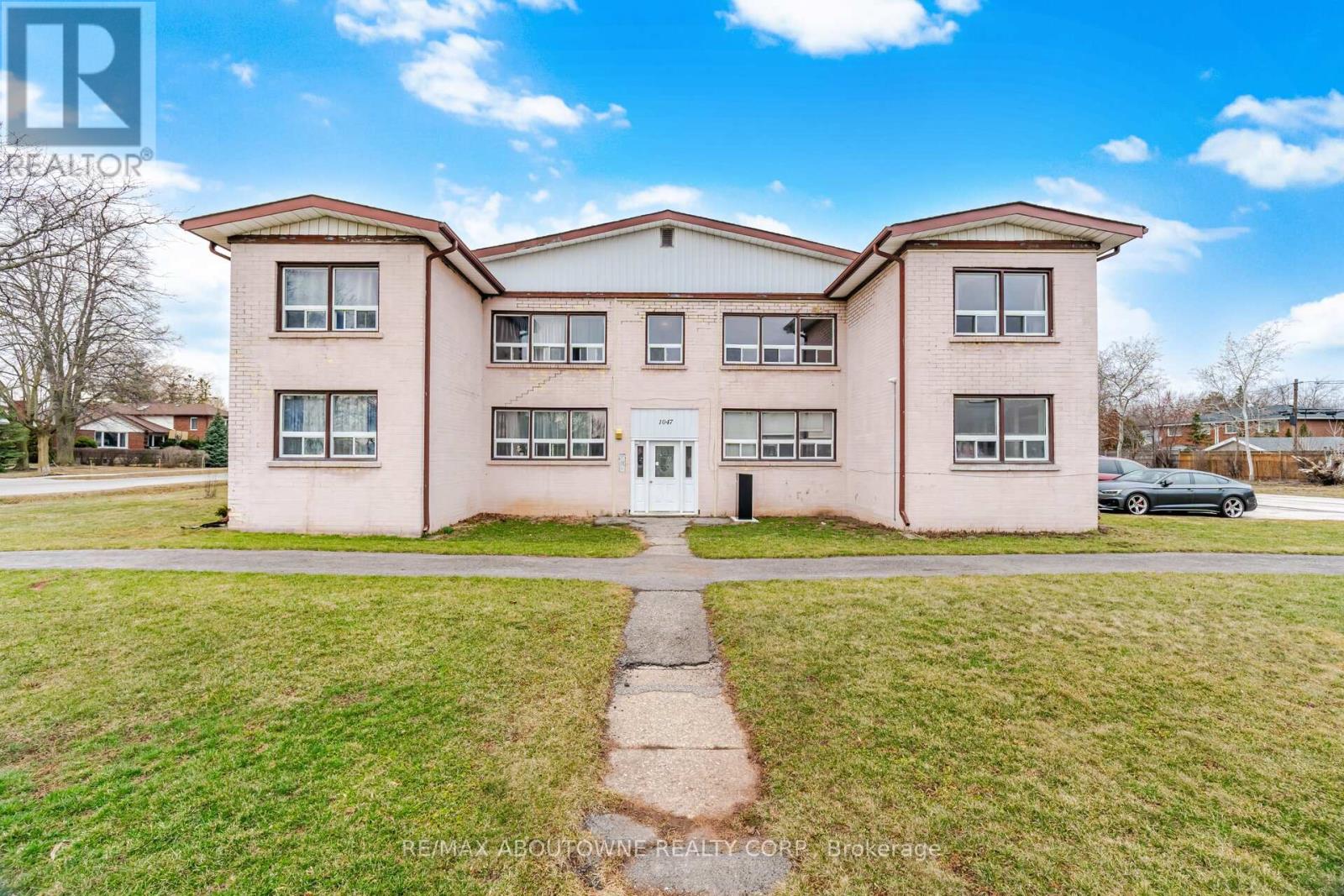 5 - 1047 Churchill Avenue E, Oakville, Ontario  L6H 2A7 - Photo 4 - W13106140