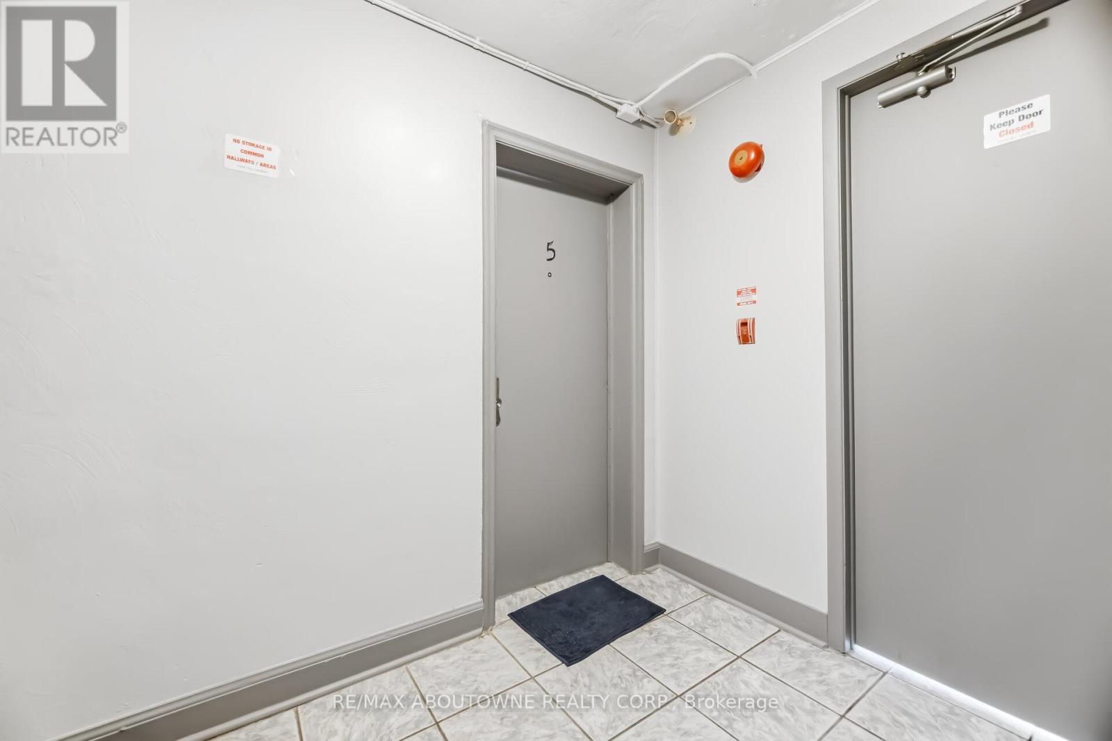 5 - 1047 Churchill Avenue E, Oakville, Ontario  L6H 2A7 - Photo 6 - W13106140