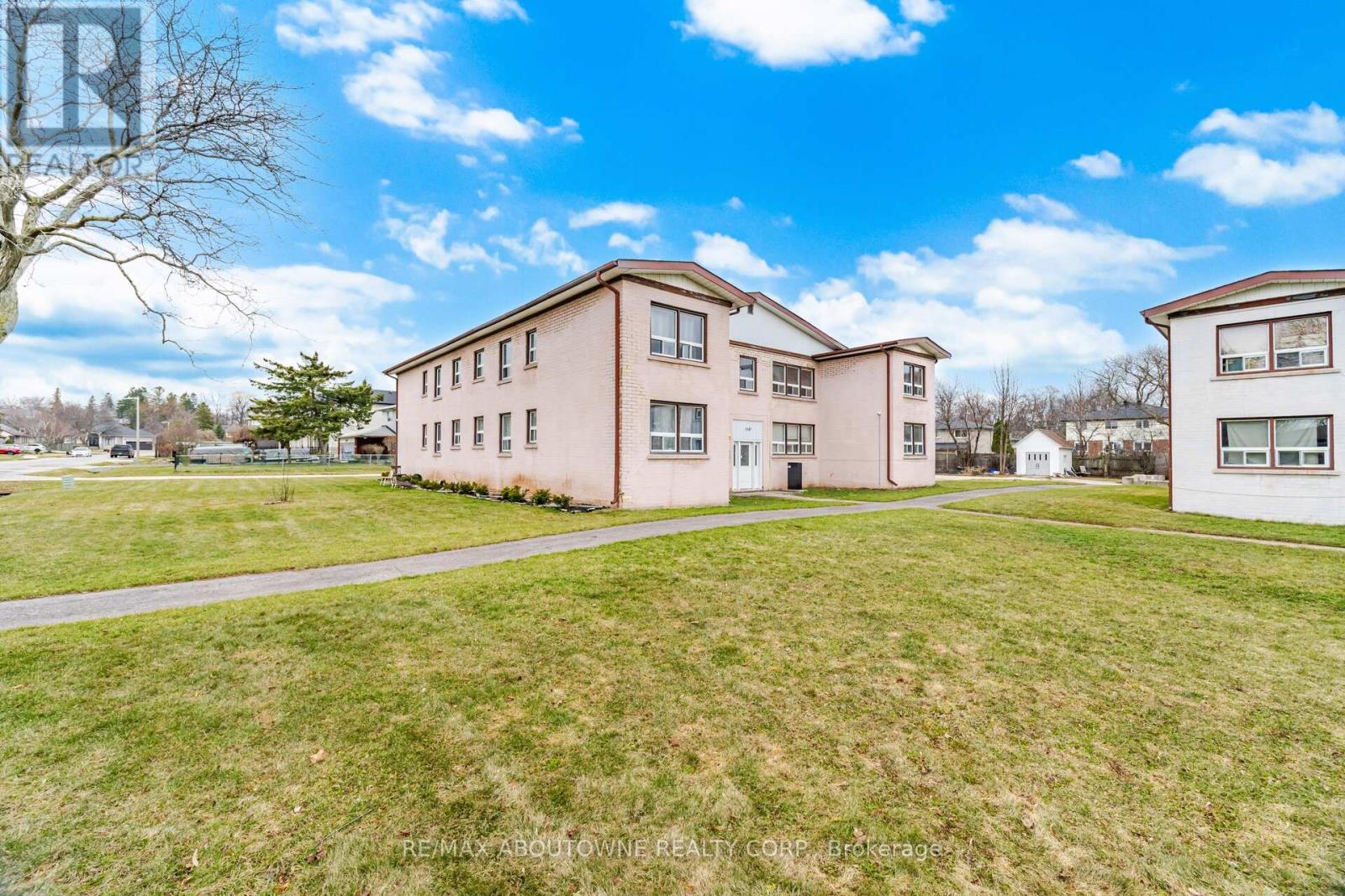 5 - 1047 Churchill Avenue E, Oakville, Ontario  L6H 2A7 - Photo 5 - W13106140