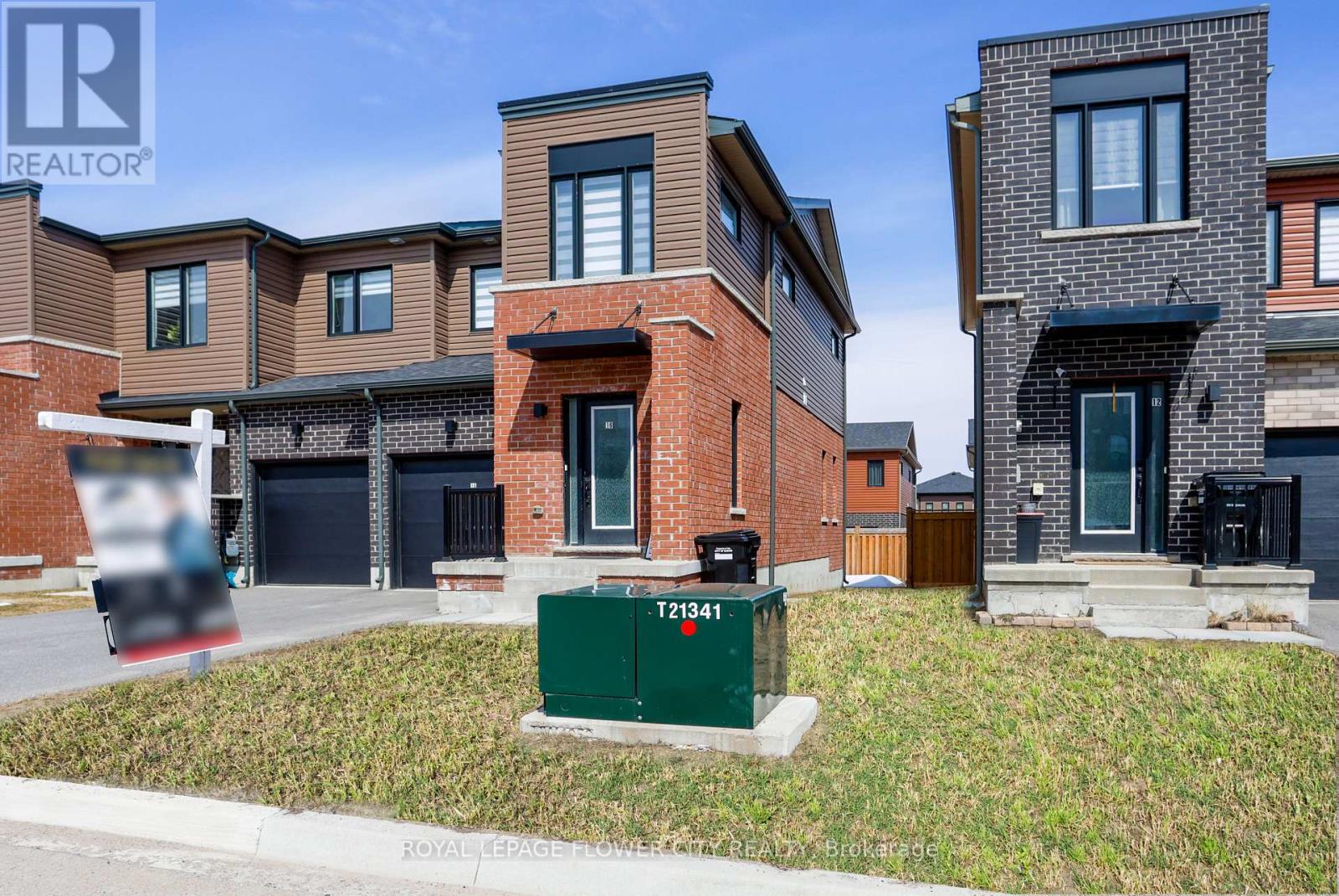 16 Fairlane Avenue, Barrie (Painswick South), Ontario  L9J 0M9 - Photo 3 - S13223436
