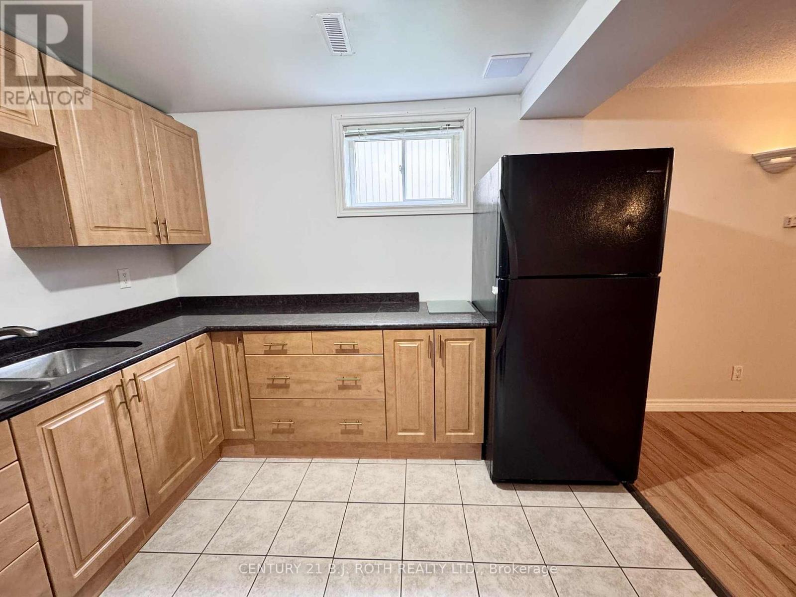 Lower - 22 Mapleton Avenue, Barrie, Ontario  L4N 7M2 - Photo 10 - S13223598