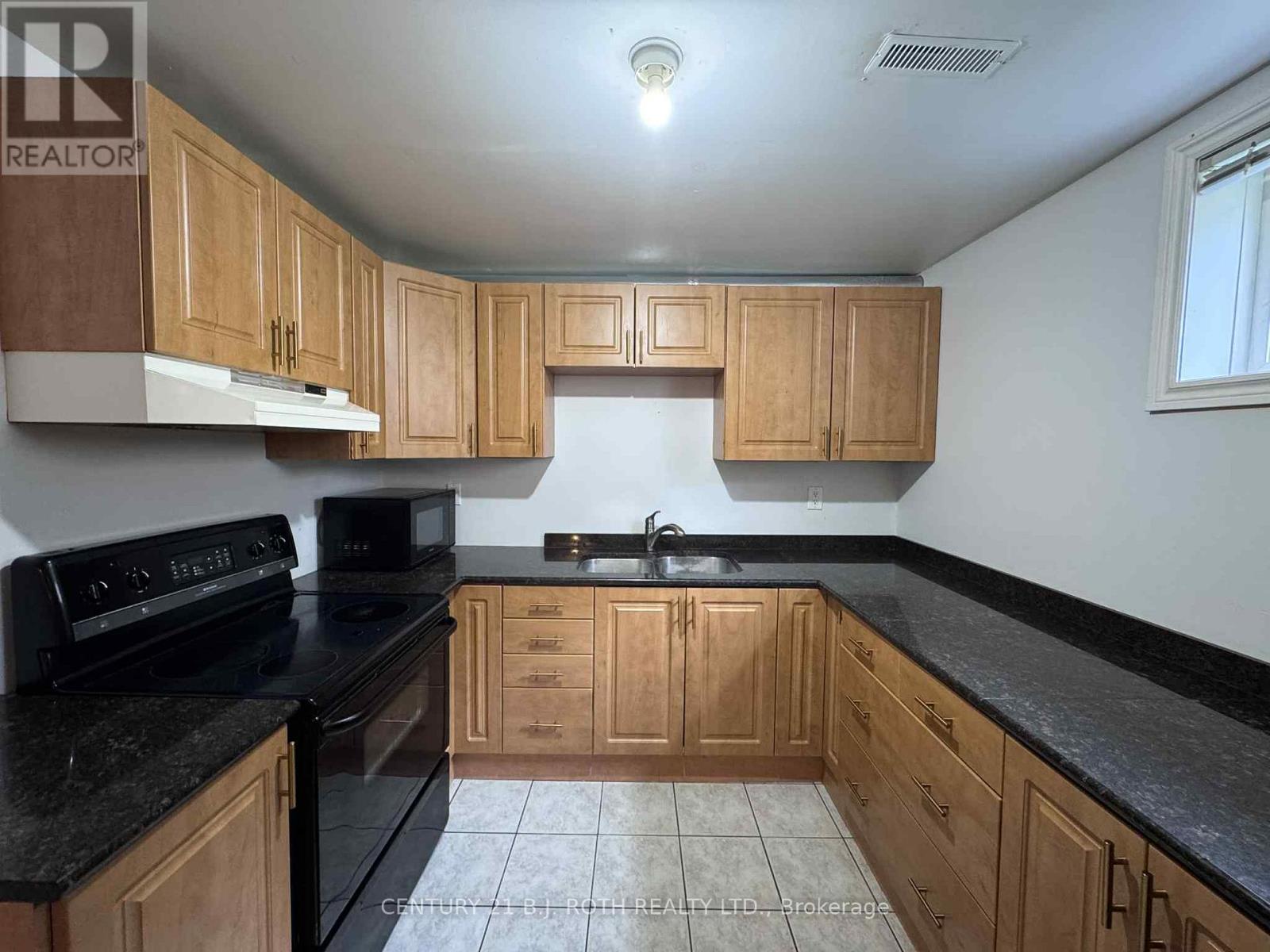 Lower - 22 Mapleton Avenue, Barrie, Ontario  L4N 7M2 - Photo 9 - S13223598