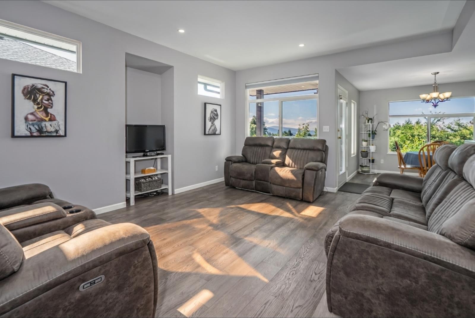 33764 Blueberry Drive, Mission, British Columbia  V2V 7A1 - Photo 2 - R3129154