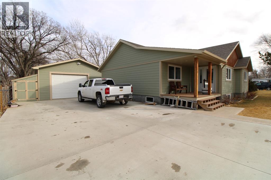 5715 56 St, Taber, Alberta  T1G 1L1 - Photo 2 - A2316768